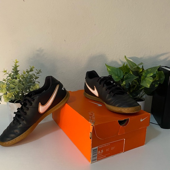 Nike Shoes - TIEMPO RIO lll IC